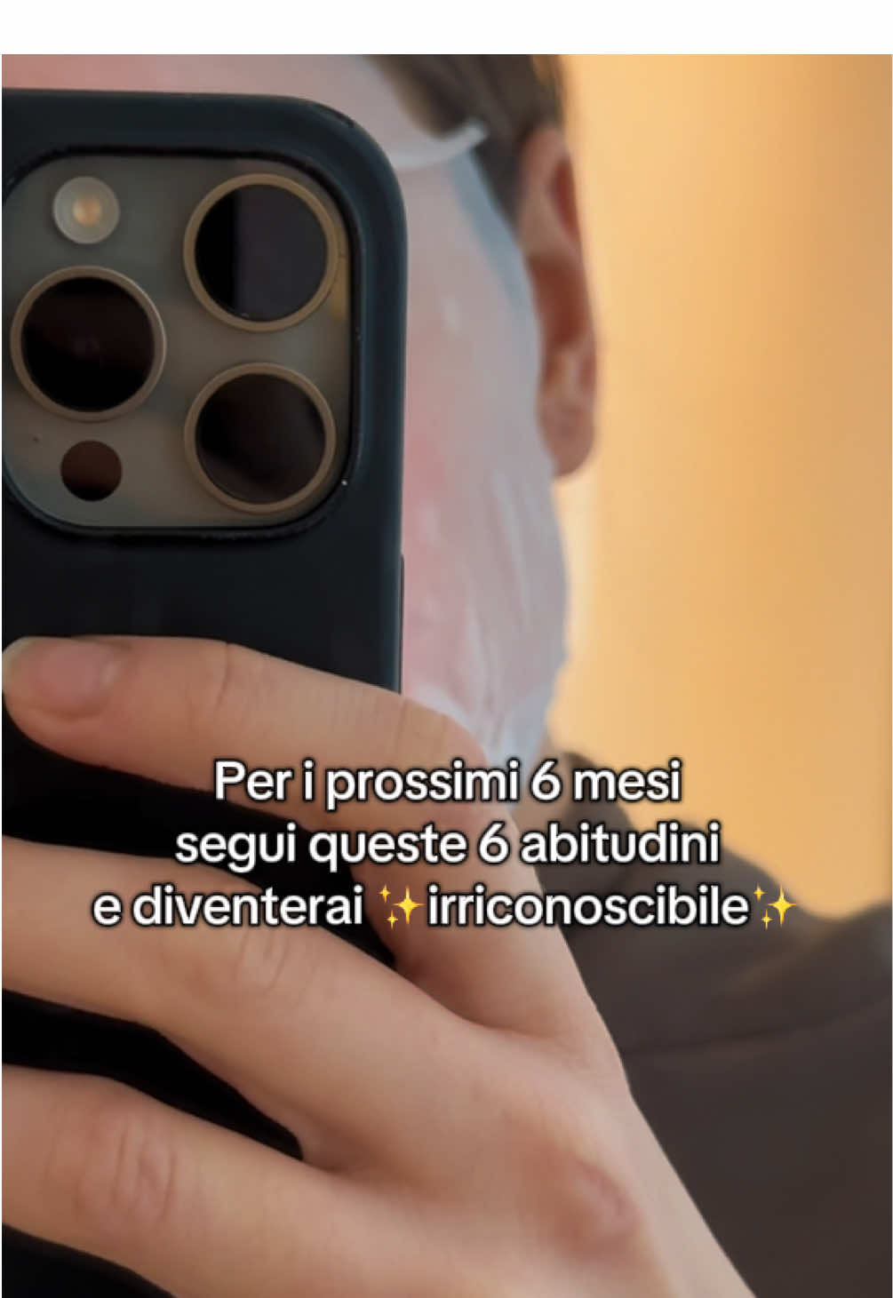 6 abitudini per un vero glow up 👇🏼 1️⃣ Svegliati e muoviti – prima di toccare il telefono. Se d’estate basta una camminata al sole per caricarti, in inverno puoi sostituirla con un po’ di movimento in casa: stretching, yoga leggero, anche solo 5 minuti di esercizi a corpo libero. Ti mette in moto prima ancora che il cervello inizi a inventarsi scuse. 2️⃣ Trasforma il momento di prepararti in un rituale – ogni singolo giorno. Visto che lo devi fare comunque, rendilo piacevole! Ascolta la tua musica preferita o un podcast (scrivimi nei commenti se vuoi dei consigli!). Vestiti bene, sistema i capelli, fai skincare e, se ti va, un po’ di make-up. Più ti vedi bene → meglio ti senti → meglio agisci. 3️⃣ Affronta ogni giorno una piccola sfida con uno scopo. Non si tratta di soffrire, ma di allenare la disciplina: alzati presto, vai in palestra, fai quella telefonata che rimandi da settimane, affronta la conversazione difficile. Ogni volta che smetti di scappare e porti a termine una cosa scomoda, aumenti la tua autostima. L’autostima nasce dal rispetto che hai verso te stessa: quando mantieni le promesse che ti fai, diventi più forte e sicura. 4️⃣ Scrivi quello che provi invece di ignorarlo. Buttare i pensieri su carta ti aiuta a elaborarli e a smettere di rimuginare. Così calmi il sistema nervoso e migliori anche il sonno. 5️⃣ Consuma per crescere, non per distrarti. Smetti di seguire persone che ti tolgono energie. Sostituisci lo scroll infinito su TikTok con 1 podcast, 1 libro o 1 creator che ti ispira a migliorarti. 6️⃣ Dedica 1 ora ogni domenica per pianificare la settimana. Per quanto sembri un cliché «non pianificare è pianificare di fallire» è verissimo. Se vuoi raggiungere i tuoi obiettivi devi organizzare il tempo in modo efficace (e non perderlo girovagando tutta la settimana). Nei prossimi giorni ti condivido alcuni dei miei metodi per farlo al meglio. ✨ Se questo ti è stato utile, la mia pagina fa per te 💛 quindi seguimi! #fyp #crescitapersonale #motivazione #perditadipeso #fypシ