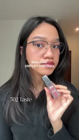 Lip gloss rasa lip balm. Jadi berasa pake lip care bikin healthy lips yaaa. Shade taste warnanya pinkish warm yaa my fav so far. Untuk coveragenya ini ga yg high coverage kalau kalian punya natural lip liner kaya aku (2 toned lips) #makeoveramplify #makeovermastershade #mymastershade @makeoverid 