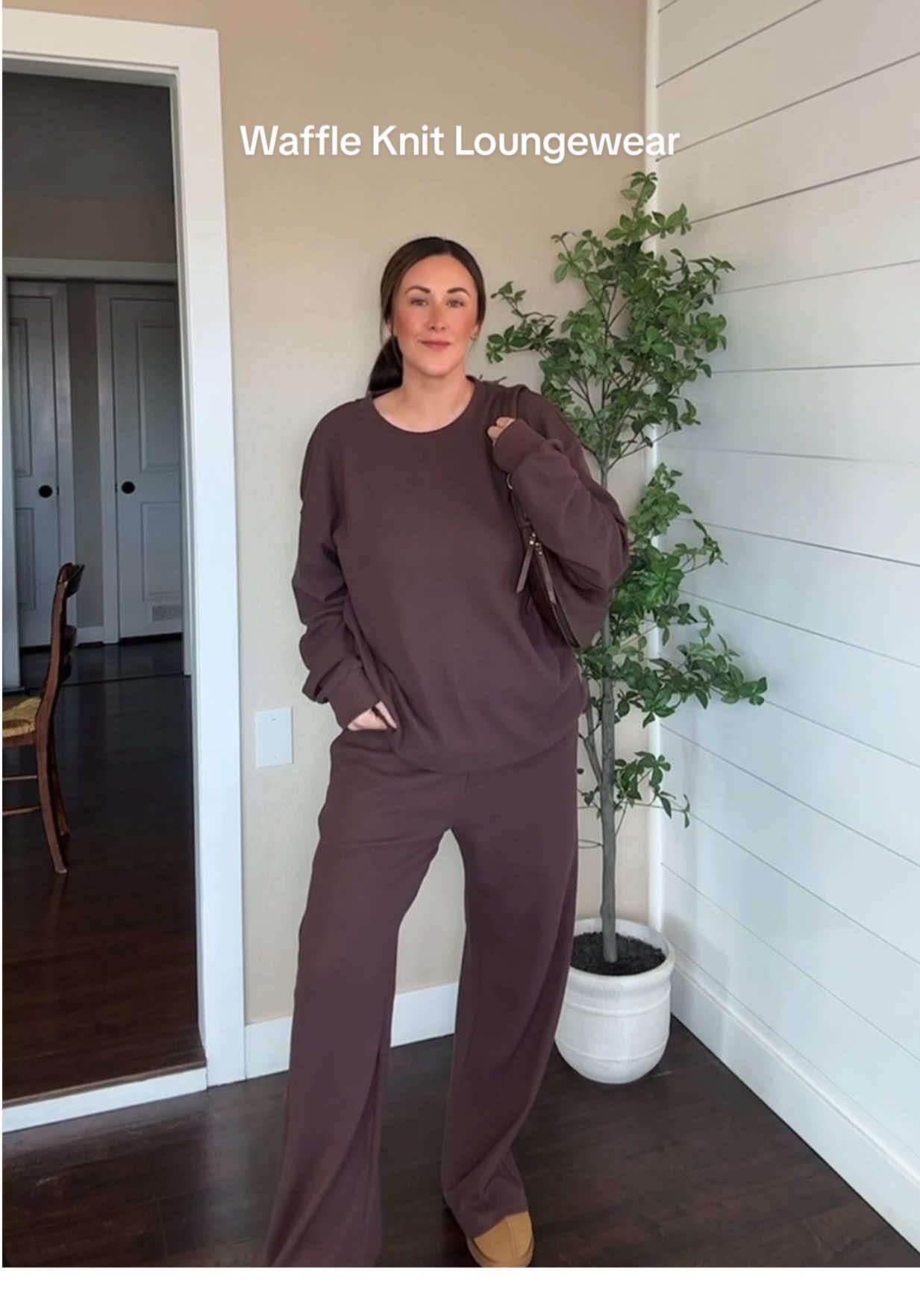 Replying to @linds = toddler + twin mom The perfect lounge set for fall is up to 50% off rn 🧸☁️ @Comfrt  #cozystyle #falloutfits #fallvibes #loungewear #loungeset 