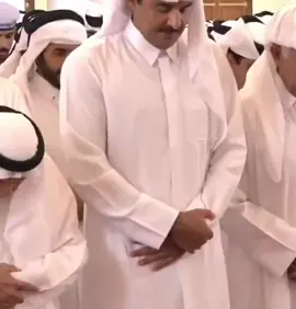 بحضور أمير #قطر تميم بن حمد آل ثاني.. في جامع محمد بن عبد الوهاب تمت إقامة صلاة الجنازة على جثامين شهداء الهجوم الإسرائيلي. #ترك_ميديا