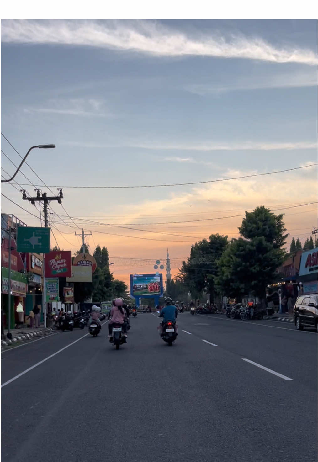 Senja di jalan kota Purbalingga  #purbalingga #senja #fyp #senja #mentahan 