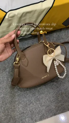 tasnya imut banget tp masih muat banyakk 🥹🫶 #taswanita #tasselempang #taswanitamurah #fyppp 