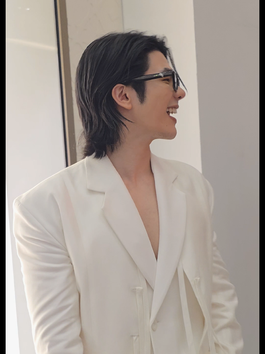 ลุคพี่มายคือที่สุด แว่นเอ๊ยยย ดีใจที่ได้เห็นกับตา 🔥💚  #milephakphum 
