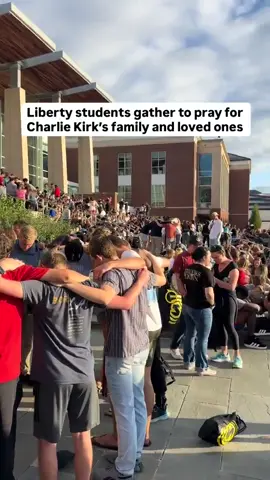 Liberty University students gather to pray for Charlie Kirk's family and loved ones.  🙏✝️ 🇺🇸😢 #usa #charliekirk #hstikkytokkylive #news #xkpmail 