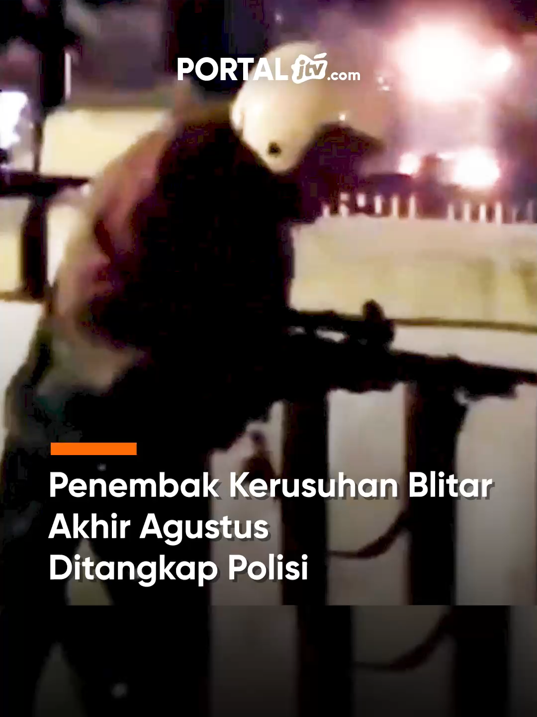 Penembak Kerusuhan Blitar Akhir Agustus Ditangkap Polisi Pelaku penembakan saat kerusuhan Blitar akhir Agustus berhasil ditangkap. Polisi juga menyita senjata dan bom ikan dari tangan pelaku. Kasus terus dikembangkan karena kerusuhan juga mengakibatkan gedung DPRD Kabupaten Blitar dibakar. #Blitar #KerusuhanBlitar #PolresBlitar #Kriminal #BomIkan #jtvrek #portaljtvcom