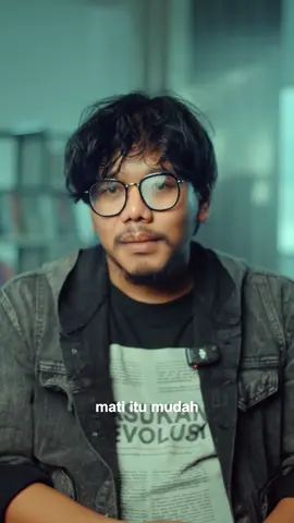 Mati itu mudah. Yang sulit itu hidup.