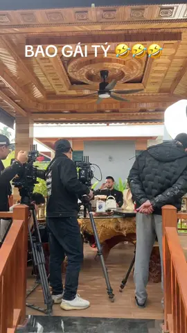 Kelvin Bánh Bao gái tý OK 😂😅🤣