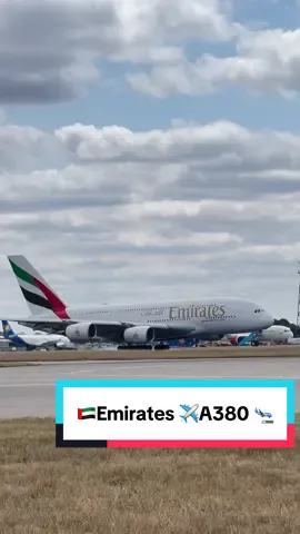 🇦🇪✈️Emirates Airbus A380 making a smooth landing at Heathrow Airport ✈️🛬 #emirates #airbus #a380 #planespotting #aviation 