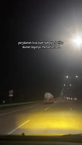 Kadang perjalanan bisa membuat kita bahagia , apa lagi ditemani lagu yg penuh kenangan indah #fyp #foryou #xyzbcafypシ #quotes 