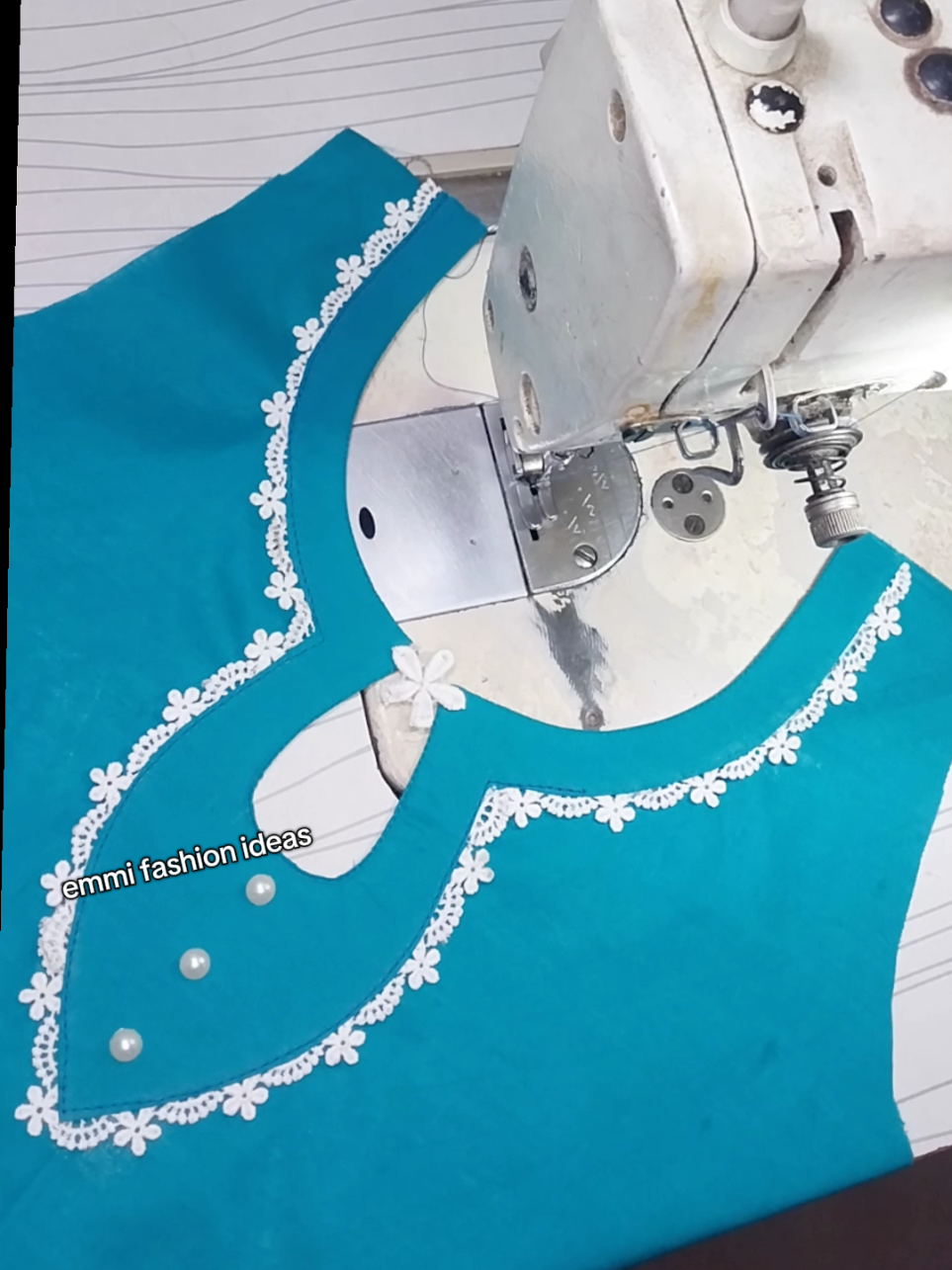 neck design with lace #stitchingexperts #sitchingclass #foryoupage❤️❤️ #fyp #tiktokviral 