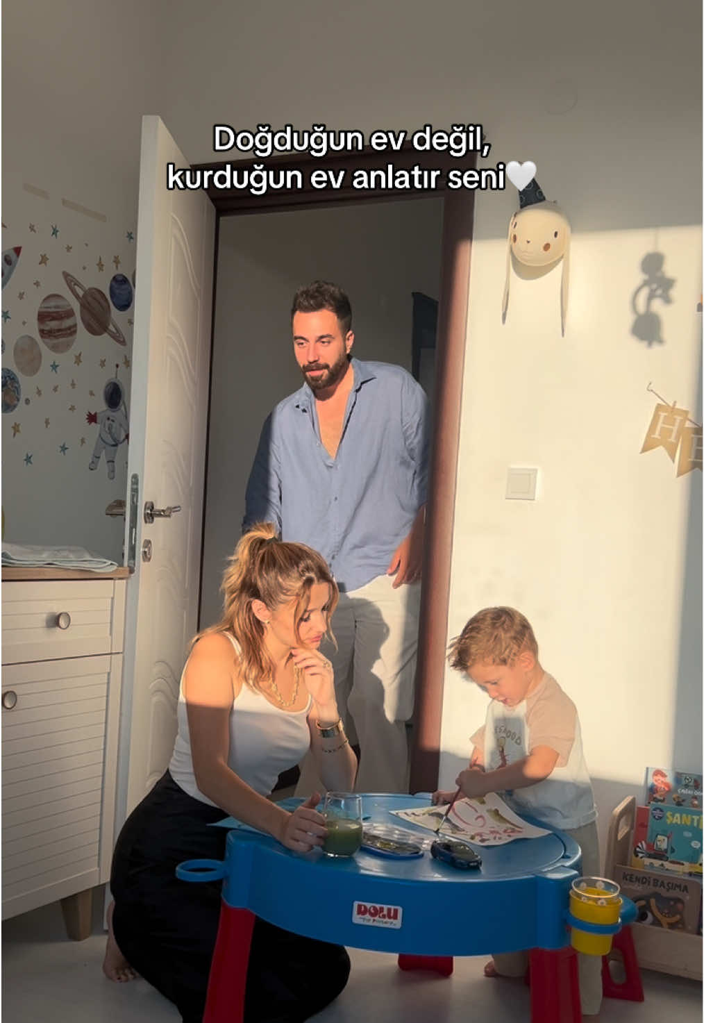 Geçmişini değiştiremezsin… Ama kendi ailene vereceğin sevgiyi sen belirleyebilirsin 💫 #evlilik #aile #sevgi 