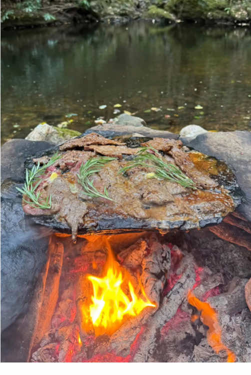 Grilled beef tenderloin steak with butter on hot stones in the natural forest 🥩🪵🔥🌲🐿 #cookingasmr #leon #outdoorcooking #beef #steak 