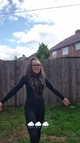 I absolutely love dancing, it's such good therapy. I miss my raving days ❤️❤️❤️