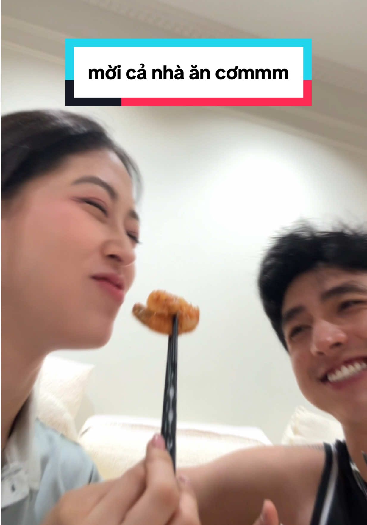 chưa có bàn nên mình ngồi đất vậy 😝😝@Chồng Phương Nga 