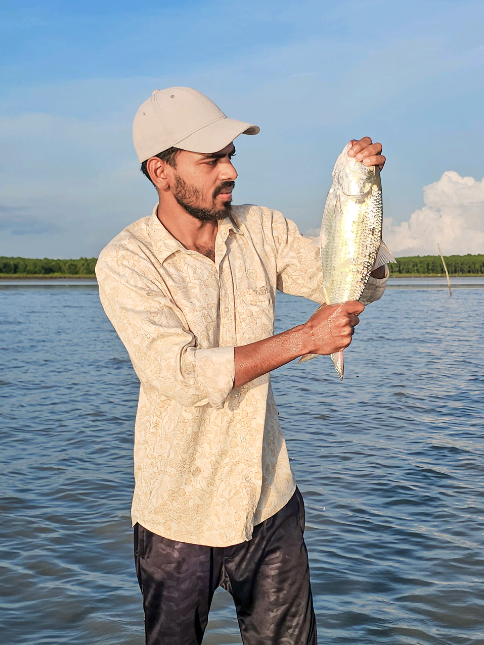 অল্প পানিতে বড় সাইজের ইলিশ মাছ ধরলাম #sundarbanexpress 
