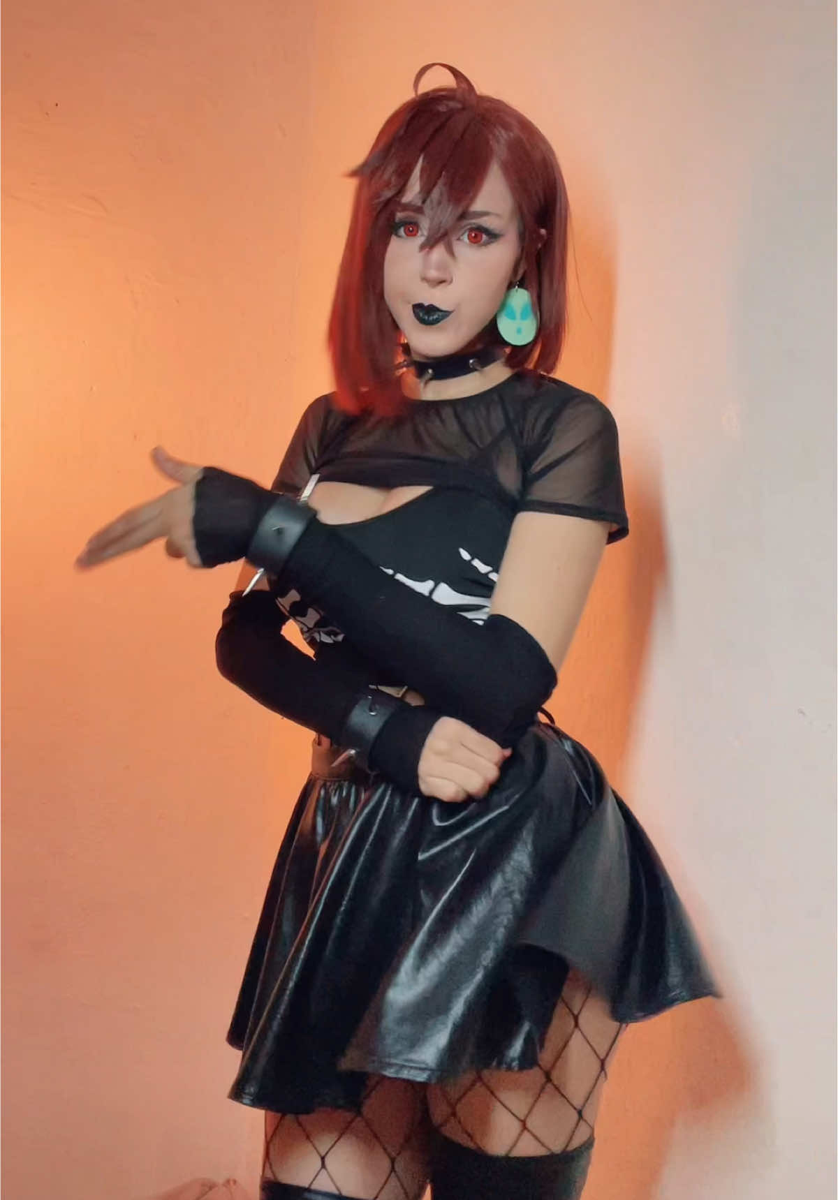 more goth Momo 🛸🖤🥀 #fypシ #foryoupage #Cosplay #cosplaydance #goth #gothgirl #dance #gothic #momoayase #dandadan 