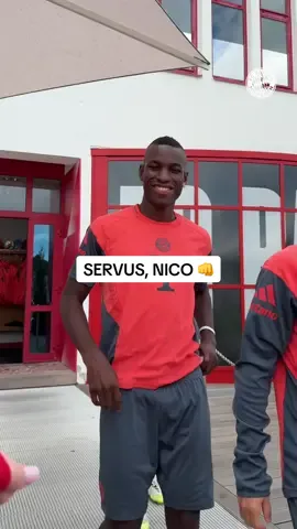 First full training for Nico! Welcome 👊🫷#ServusNico #NicolasJackson #FCBayern #MiaSanMia 