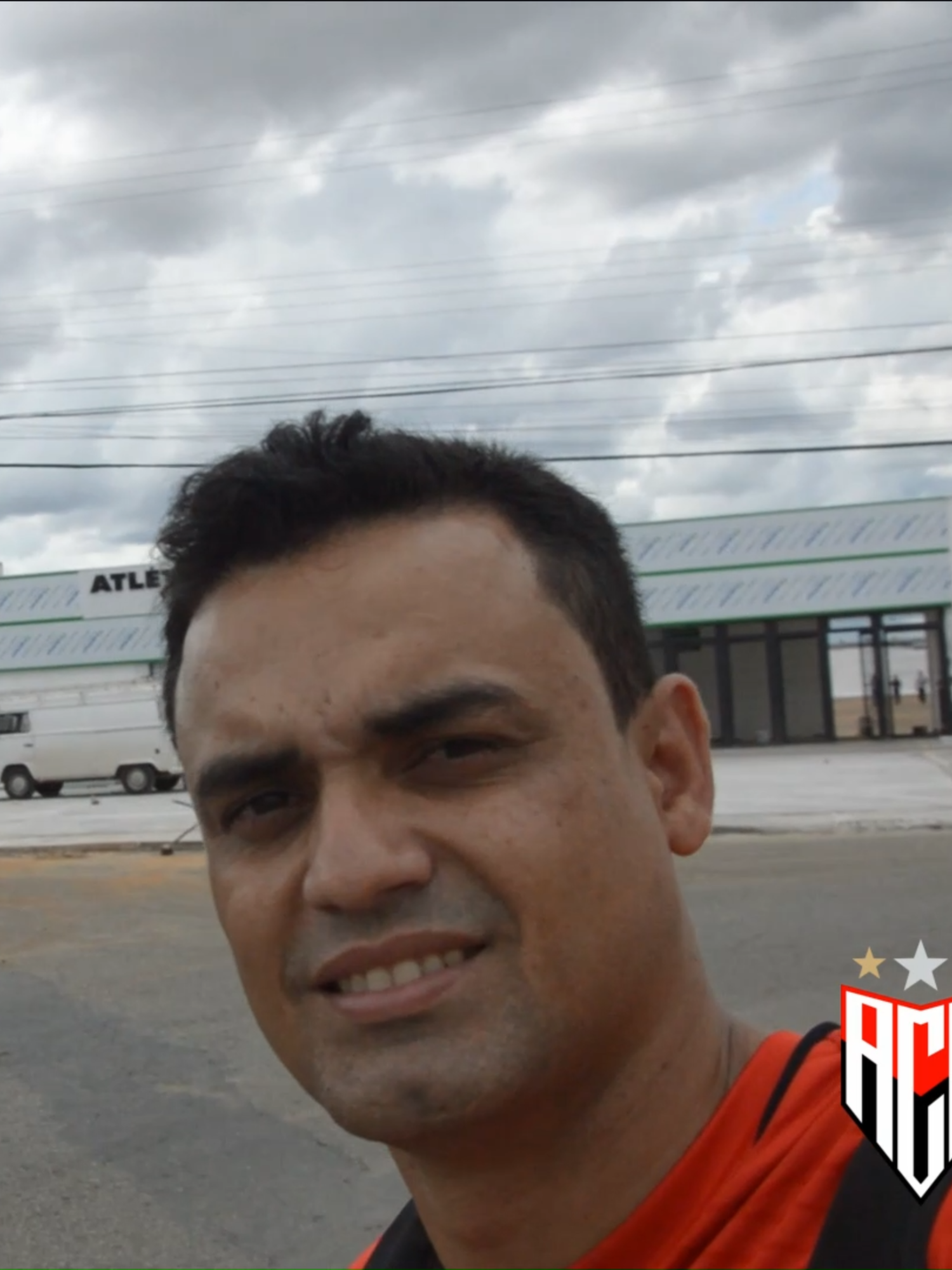 🔥🐉❤️ VIVI MOMENTOS ÚNICOS, VIVO MOMENTOS ETERNOS! ❤️🐉🔥 Cada instante com o Atlético Goianiense 🏟️⚽, cada título 🏆🔥, cada competição internacional 🌍🐉 e cada momento da Copa do Brasil 🇧🇷⚽ é parte de uma história que carrego com amor e gratidão 🙏❤️. Dar vida ao Dragolino 🎭🐉 não é apenas trabalho… é paixão, é fé, é amor de corpo e alma 💪🔥❤️. É ver o sorriso das crianças 👧👦🐉, a emoção dos pais 👨👩❤️ e o carinho de toda a família atleticana 👨‍👩‍👧‍👦🖤❤️. Cada abraço 🤗🔥, cada aplauso 👏🐉, cada canto da torcida 🎶🐉 é combustível para continuar, crescer e viver cada dia com ainda mais dedicação e amor ❤️🔥🐉. ✨🏟️ Até ver o crescimento do nosso estádio, o Castelo Dragão 🐉🔥, que foi reconstruído pela diretoria e trouxe novamente o sonho de um estádio moderno, hoje o melhor do Centro-Oeste! 🏟️💫⚽ 🌟🐉🔥 Esse é o amor que me move, o amor que faz o Dragolino viver, o amor que conecta todos nós, torcedores, família e Atlético Goianiense! 🔥🐉🌟 — Paulo Marcos Dragolino #️⃣ #AmorInfinito ❤️🔥🐉 #AtléticoGoianiense 🏟️⚽🔥 #Dragolino 🎭🐉❤️ #FamíliaAtleticana 👨‍👩‍👧‍👦🔥 #DragõesAtleticanos 🎶🐉🔥 #PaixãoRubroNegra 🖤❤️🔥 #CorpoEAlma 💪🐉❤️ #CasteloDragão 🏟️🐉🔥 #Fé 🙏✨🐉 #SouDragãoSempre 🐉🔥
