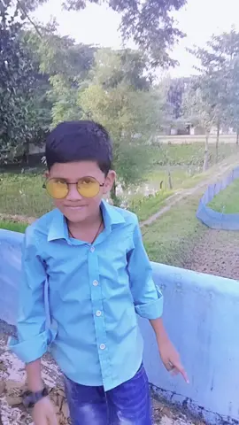 আমি প্রেমে পড়ি না! কারণ মানুষ প্রেমে পড়লে নাকি অন্ধ হয়ে যায়! আর এত অল্প বয়সে চোখ হারানো আমার পক্ষে সম্ভব নাহ!🙃👍🥱😂 #f #trend #prince_fardin #smile_king #jatir_daman❤️@For You @TikTok Bangladesh 