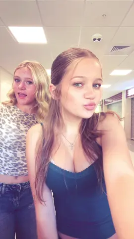 i wanna see u bust down @Mikaila💋 @hannah😎 #schoollife #dance #schooltiktok 