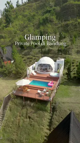 Glamping di Bandung in bentuknya unik,  punya private pool, outdoor jacuzzi dan dikelilingi bukit bukit dan pemandangan hijau yang syahdu  📍Dayang Rengganis @DAYANG_RENGGANIS  Tipe glamping : Si Tumang Booking lewat whatsapp Dayang Rengganis  : 0852 1170 2519 . #hiddengem #bandung #villabandung #glampingbandung #staycationbandung     