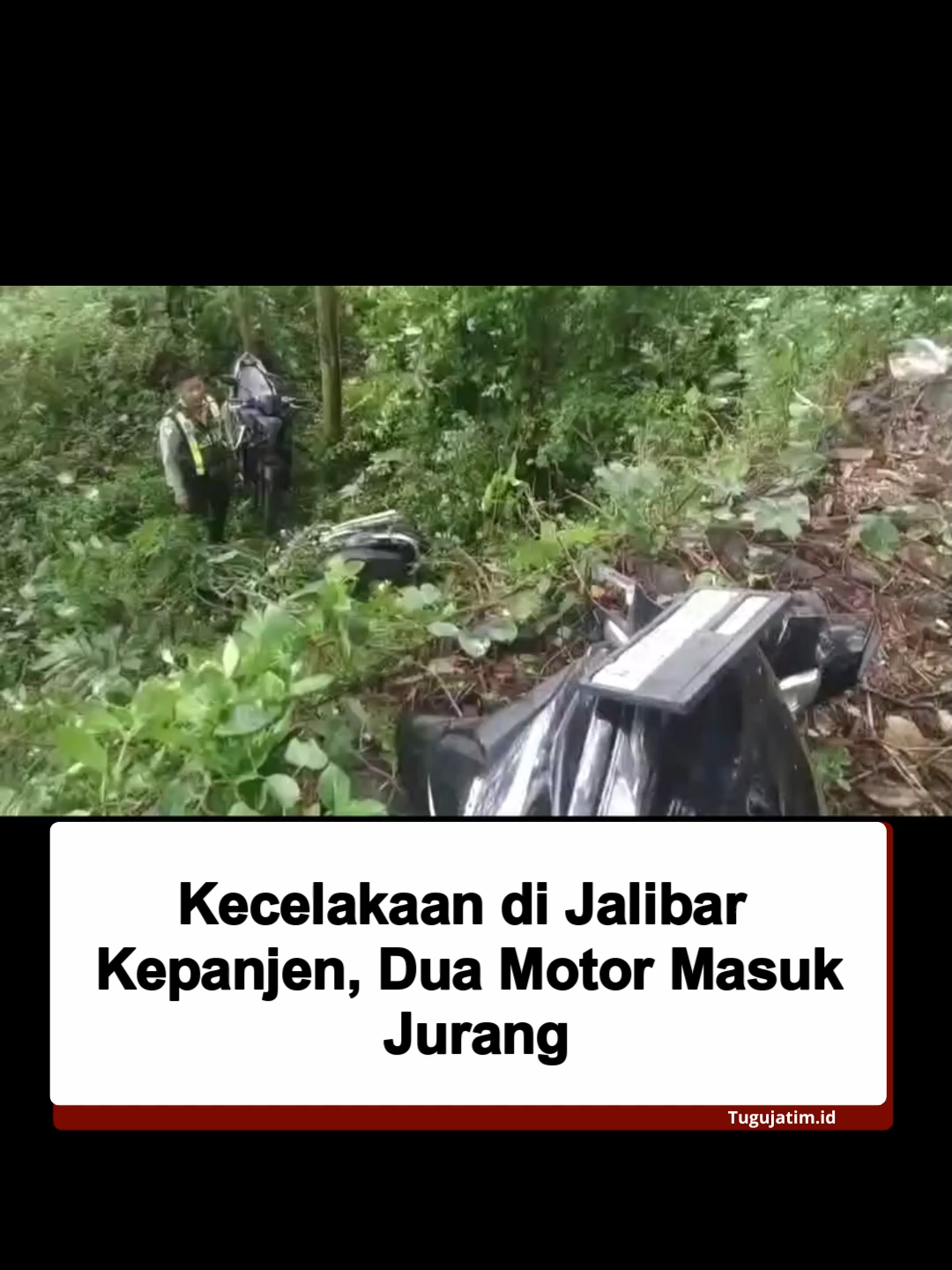 Terjadi laka lantas di Jalibar, Kepanjen, Kamis pagi (11/9/2025). Informasi awal, menurut keterangan warga, dua sepeda motor dilaporkan terperosok masuk jurang. Warga sekitar segera menolong korban, sementara ambulans telah berada di lokasi untuk evakuasi. Baca Berita di tugumalang.id