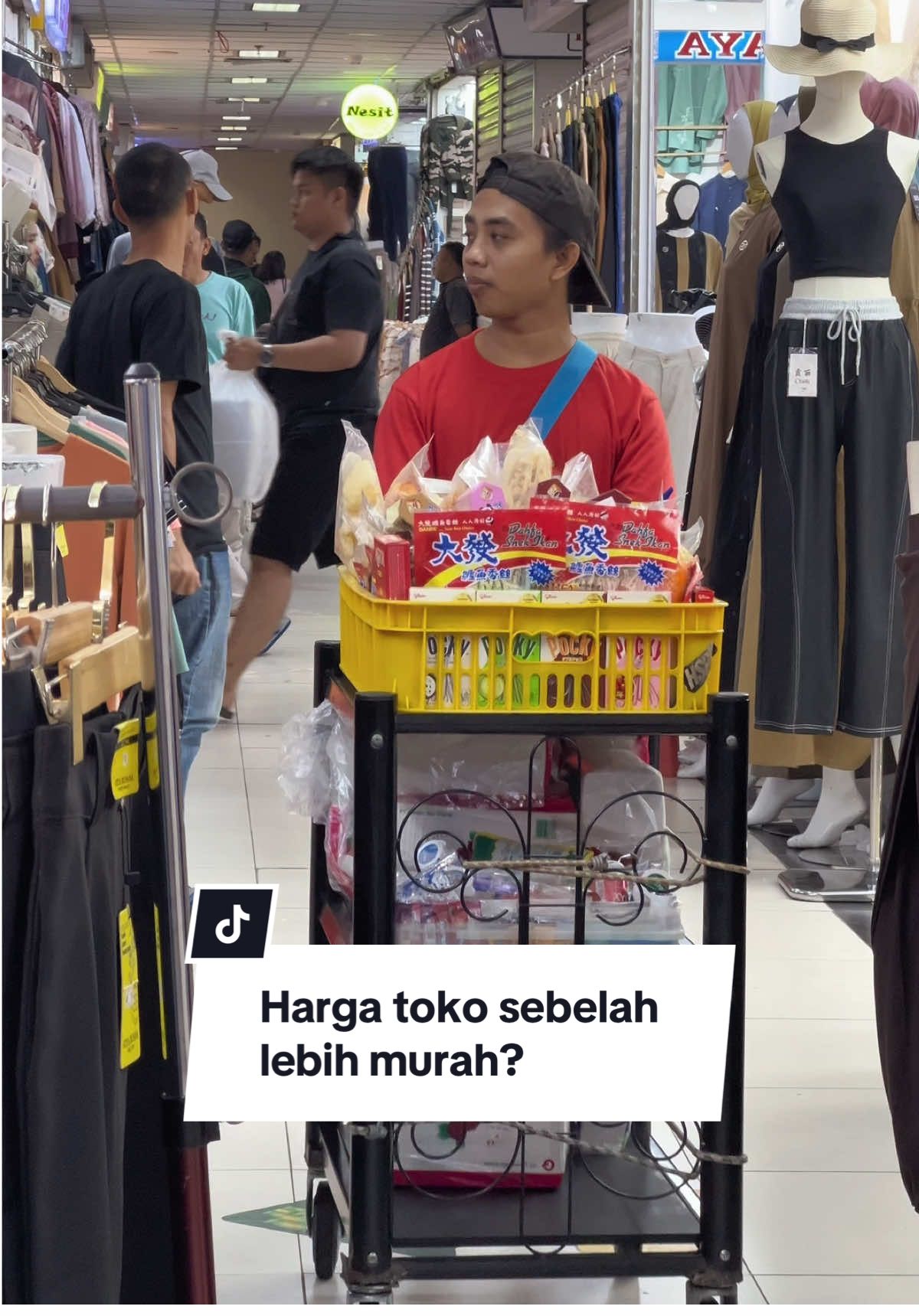 Tenang… jawabnya bukan dengan debat, tapi dengan nunjukkin VALUE. ✔️ Denim import punya bahan lebih tebal & nyaman ✔️ Jahitan rapi, detail premium ✔️ Lebih awet dipakai, bikin customer repeat order Harga boleh beda, tapi value yang kita kasih nggak bisa disamain. 👉 Jadi, masih mau jual denim murahan, atau mau jual denim yang bikin repeat order?