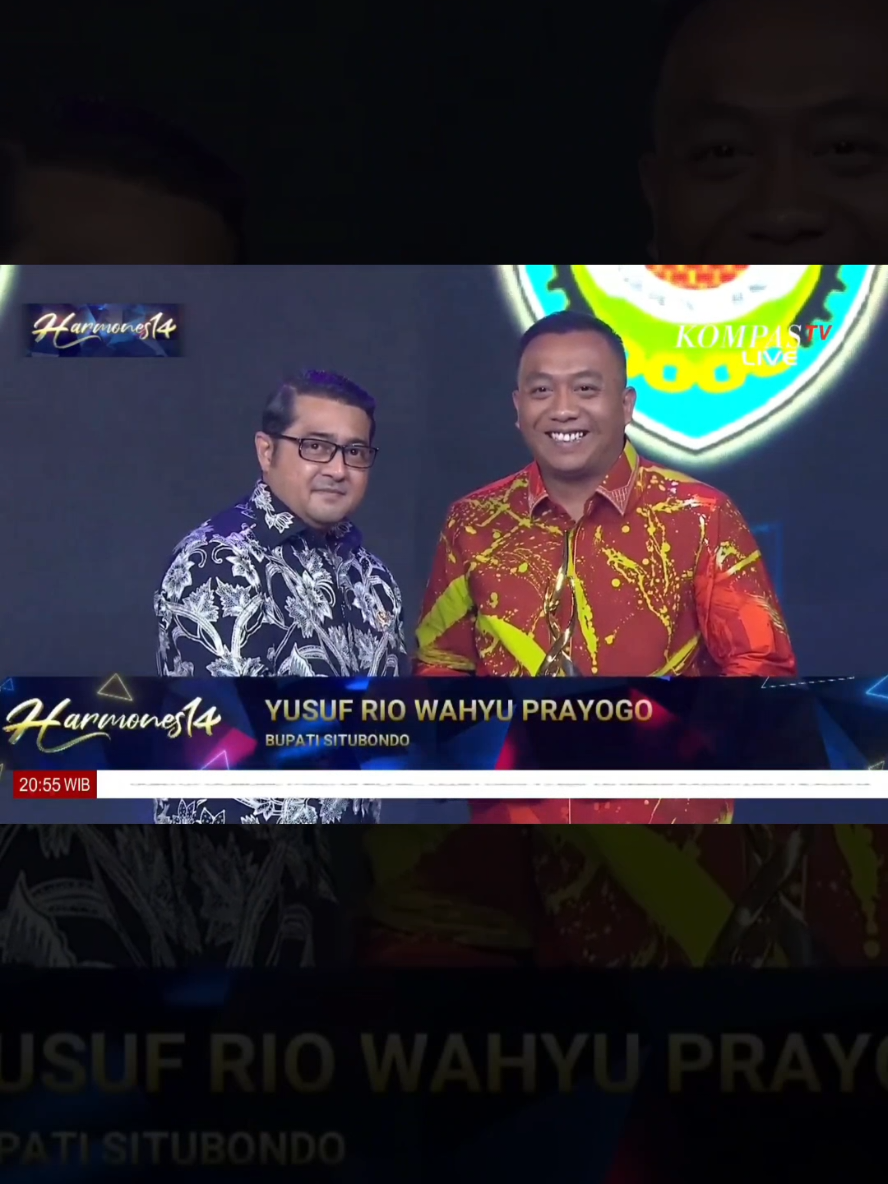 Malam ini kita dapat penghargaan dan saya pakai batik ciprat buatan komunitas difabel Kedungdowo, Arjasa. Hidup UMKM 💪🏻 #situbondokabupatenumkm #umkm #batikciprat #nominasi #difabel #masrio #situbondonaikkelas #bupatiku #situbondo 