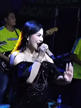 Lagu tahun piro ki kok sek apal e😂😂 #miduacinta #ompetra @vinnacann 