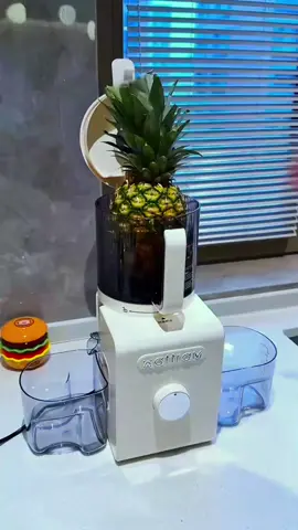 No chopping needed! 🍎➡️🥤 Wide chute fits whole fruits. Make big batches in seconds. #juicer#bigcapacity #noprep#tiktokmademebuyit#fyp