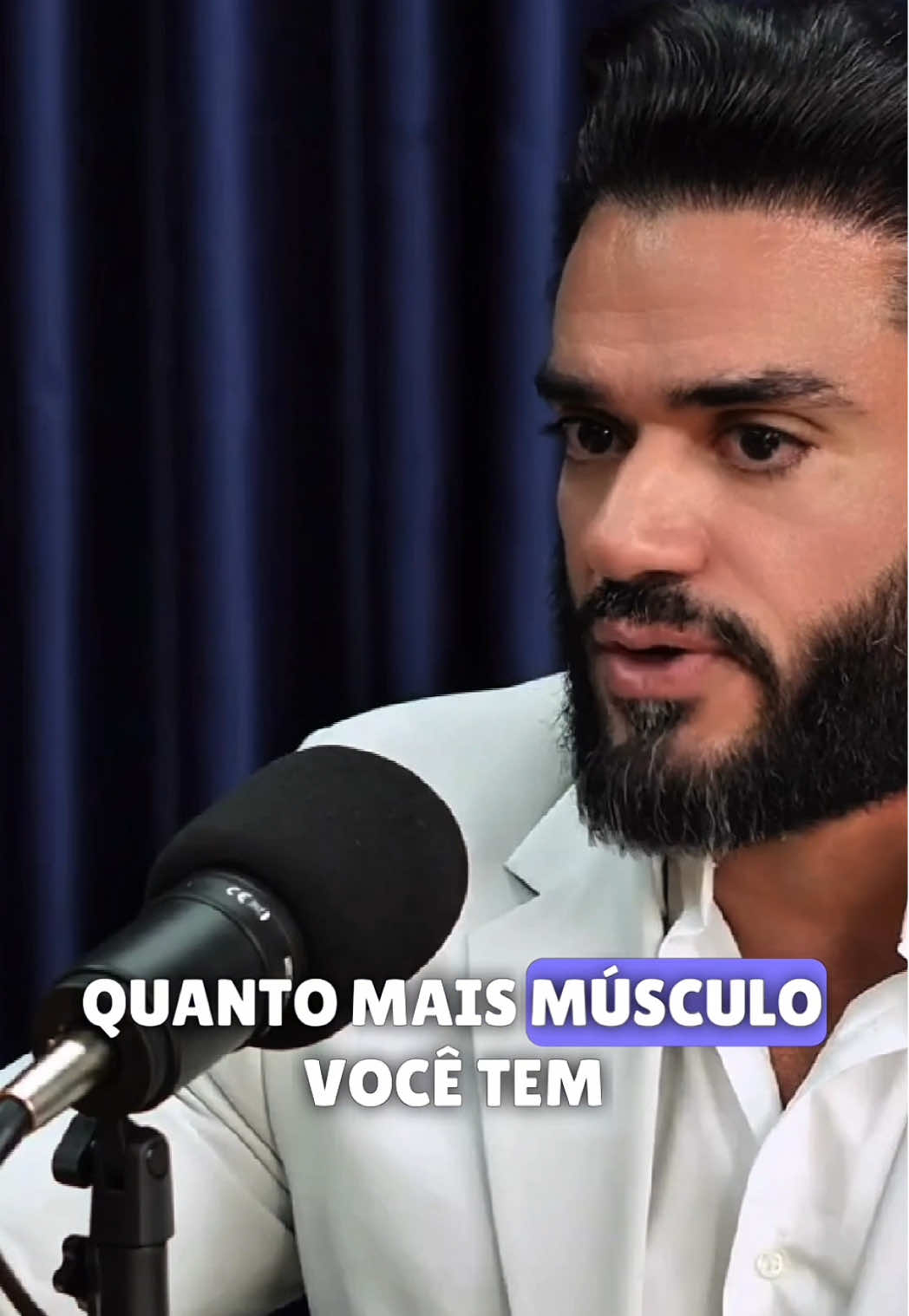Pensa assim: antes você era um carro 1.0. Treinou, ganhou massa muscular, evoluiu. Agora seu motor é 2.0, mais forte, mais potente, mais gastador. ⠀ E motor potente precisa de combustível. No seu corpo, esse combustível é comida de qualidade: proteína, carboidrato, gordura boa, vitaminas e minerais. ⠀ Por isso, quando o paciente já treina pesado, está em déficit calórico e ganhou músculo, eu não corto mais calorias. Pelo contrário: eu coloco mais comida saudável para ele continuar queimando gordura e construindo massa magra. ⠀ 🔑 O segredo não é comer menos a qualquer custo. É treinar, evoluir, aumentar seu “motor” e abastecer com o combustível certo. #emagrecimento #dieta #treino #estilodevida