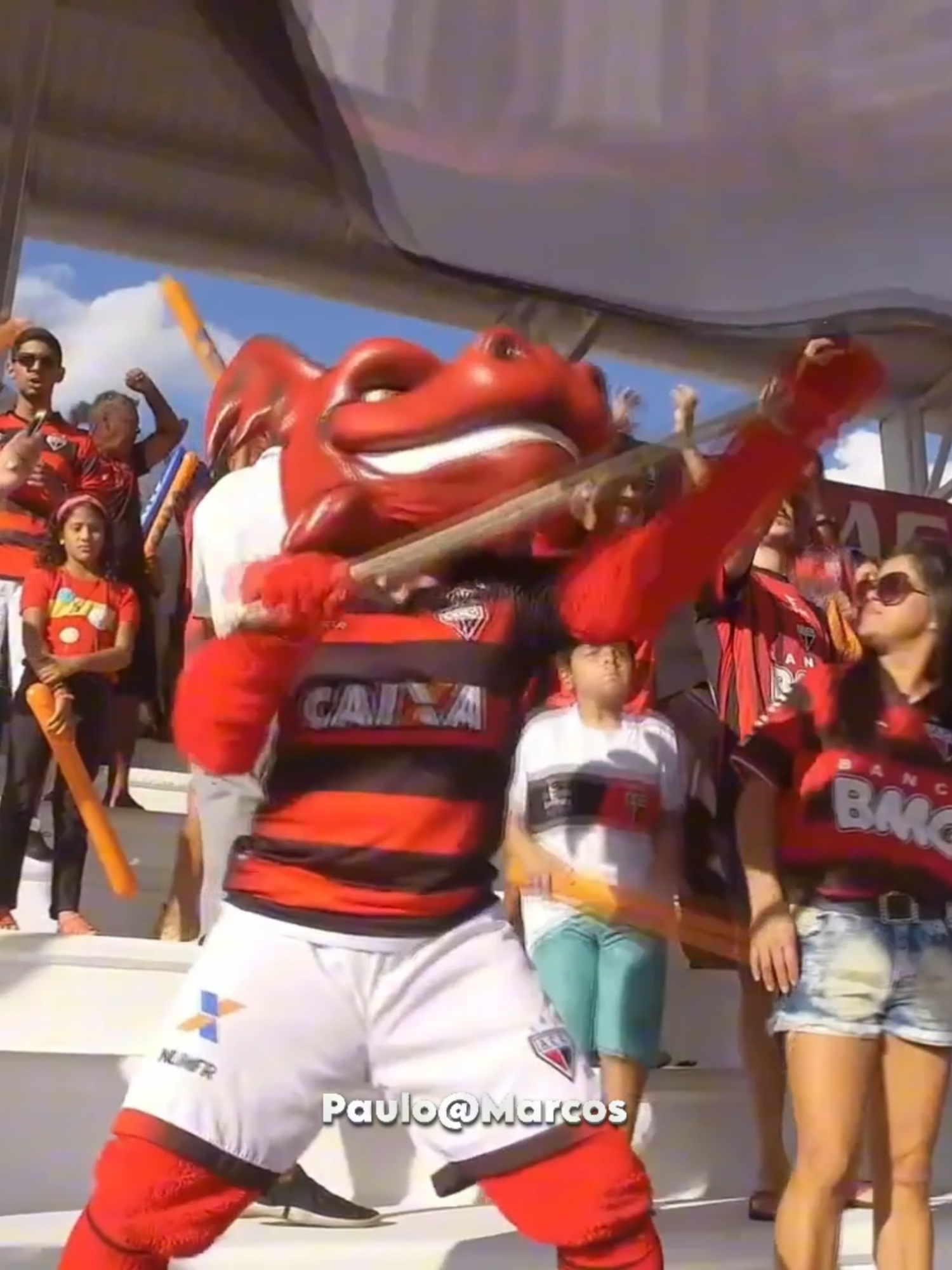 O Nascimento de uma Nova História do Atlético 🐉🔥⚡ Alguns anos atrás, renasceu a nova história do Atlético Goianiense com a volta do Estádio Antônio Accioly, o majestoso Castelo do Dragão 🏟️🐲. Cada canto, cada arquibancada, cada detalhe, foi fruto da união de torcedores, jogadores, diretoria e toda a família atleticana 🤝❤️, trabalhando juntos para que o nosso Dragão se tornasse grandiosamente como é hoje 💪🔥. Foi um momento de celebração, emoção e orgulho 🎉🥳, onde cada gol ⚽, cada vitória 🏆 e cada aplauso da torcida 👏🎶 ecoou como um hino de amor e garra do Dragão 🐉💥. Cada geração que passou deixou sua marca, cresceu junto com o clube e fortaleceu a história de quem vive e respira Atlético ❤️🐲. E nunca podemos esquecer os momentos históricos 📖✨ que nos trouxeram até aqui: cada conquista 🏅, cada batalha ⚔️, cada alegria 😄 e cada lágrima 😢 fazem parte da essência do nosso clube. Ao olhar para o estádio lotado 🏟️💥, sentimos que o futuro do Atlético está garantido, e que a nossa história continua sendo escrita com coragem, paixão e garra 🔥💪🐉. Texto Paulo Marques Dragolino #AtléticoGoianiense #CasteloDoDragão #FamíliaAtleticana #GarraDoDragão #HistóriaDoAtlético #OrgulhoAtleticano #NovaEra #TorcidaForte #PaixãoSemFim #GrandezaDoDragão #JuntosSomosMaisFortes 🐉🔥🎉💪❤️⚡🎶