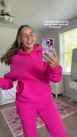 They keep dropping the CUTEST colors in the Minimalist Collection I WANT EVERY ONE!🤭🩷 #comfrt #hoodie #sweatset #sweatpants #comfy 