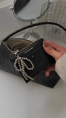 I didn’t expect to love this wallet this much 🤍👛 #wallet #walletforwomen #wallettok #purse #fyp 