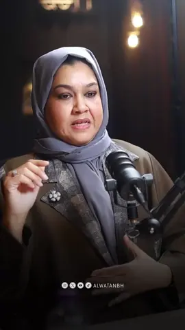 الأستاذة لولوة البنعلي تروي تفاصيل تعرضها لجلسة تحقيق وتهديد بالفصل من العمل أو السجن، وتبيّن بأن ما سبق وذكرته الدكتورة 