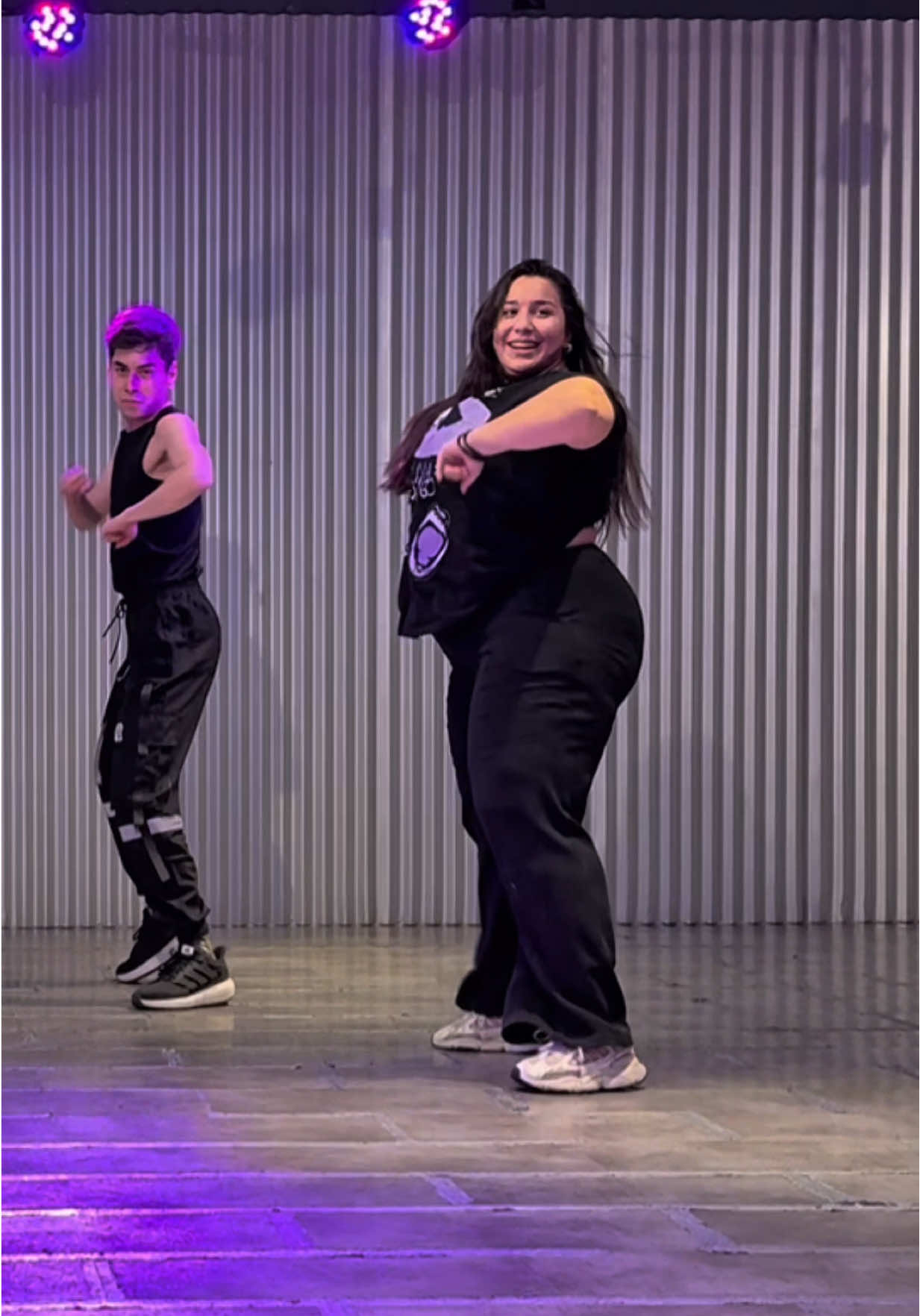 Es que la energía que había en esta clase era SUPERIOR 🤩!!!!! Pop en la academia Conny Azúa por la profe Caro ✨