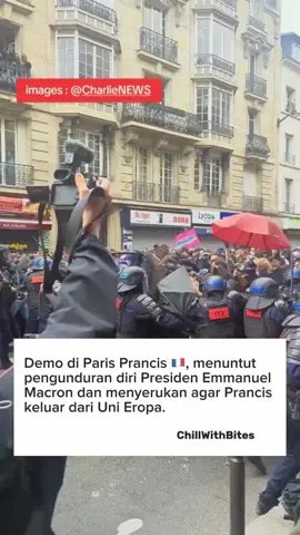 Ribuan orang berdemonstrasi di Paris pada Sabtu, menuntut pengunduran diri Presiden Emmanuel Macron dan menyerukan agar Prancis kelvar dari Uni Eropa. Rating persetujuan Macron telah turun ke level terendah sejak ia menjabat pada 2017, di tengah defisit anggaran yang terus memburuk dan ketidakpuasan yang semakin meningkat terhadap kebijakan keuangan pemerintahnya. Diketahui, sekitar 80% warga Prancis mengatakan mereka tidak percaya pada Macron, menurut survei yang dilakukan untuk Le Figaro dan diterbitkan pada Rabu. Dalam gejolak protes tersebut, para demonstran berteriak slogan “Macron, mundur!” dan “Tidak untuk Eropa” serta membawa spanduk bertuliskan “Hentikan Macron, hentikan perang” dan “Frexit” (French Exit), sebuah istilah yang menuntut Prancis keluar dari Uni Eropa, terinspirasi Brexit (British Exit). Mereka juga menuntut agar kepala pemerintahan diganti dan mengekspresikan ketidakpuasan terhadap kebijakan pemerintah, yang menurut mereka hanya berkontribusi pada peningkatan kesejahteraan sebagian individu dan kelompok tertentu. Mereka menuduh kedua kamar parlemen-Majelis Nasional dan Senat-telah mengadopsi semua perjanjian UE, “karena itulah Prancis berada dalam situasi saat ini”. Selain itu, para peserta menentang dukungan negara-negara Barat terhadap rezim di Kiev dan penyelesaian cepat konflik di Ukraina. “Macron, kami tidak membutuhkan perangmu!” adalah salah satu slogan yang dikumandangkan. Kepercayaan terhadap Perdana Menteri Francois Bayrou, yang menjadi perdana menteri kelima dalam kurang dari dua tahun, juga turun ke level terendah sepanjang sejarah. Demonstrasi tersebut diorganisir oleh mantan politisi National Rally, Florian Philippot, dan partainya yang skeptis terhadap Uni Eropa, Patriots, yang menentang pengiriman senjata ke Ukraina dan memperingatkan agar tidak terjadi eskalasi lebih lanjut dengan Rusia. Selain itu, Florian Filippo, bersama pendukungnya, merobek bendera UE dari platform truk yang bergerak di depan barisan demonstran. Sumber : Lensa Global #Paris  #France  #demo 