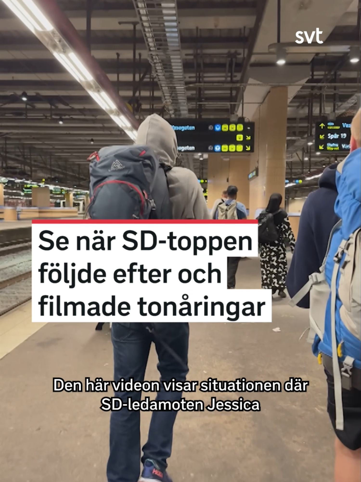 SD-toppen Jessica Stegrud har bekräftat att det är hon som deltar vid  konfrontationen av två tonåringar på T-centralen i Stockholm, men uppgett att anledningen är att hon känt sig hotad. Videon visar situationen filmad av Nick Alinia, där Jessica Stegrud går bakom och filmar en egen version. Detta efter tidningen Expos avslöjande. #svt #nyheter #svtnyheter #fördig
