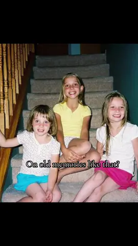 Oh to be little girls again ❤️@SomerLynnReynolds @Miakoda. #Siblings #oldmemories #sisters 