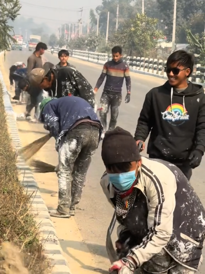 Usai berhasil menurunkan Presiden, PEMUDA NEPAL bersih bersih setelah demo besar terjadi #tiktoknews #nepal #nepalitiktok #fypシ゚ #indonesia🇮🇩 
