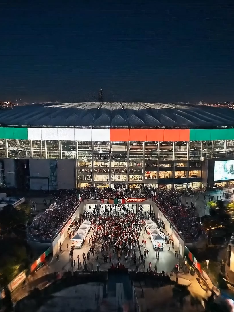 From the gates to the roar. This is how Azteca 2026 will feel at night ⚽🇲🇽✨ 👉 Rate it 1–10. Would you be there? 🎟️ #Azteca2026 #WorldCup2026 #MexicanPride #FootballAtmosphere #ForYou #FYP