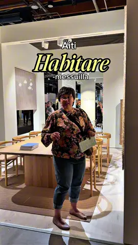Mainos: Habitare-messut - Ootko käyny sun äidin kanssa jo syksyn messuilla? Tai ootko itse tää äiti? 😄 Habitare-messut jatkuu Helsingin messukeskuksessa vielä sunnuntaihin asti, ja aiettä siellä kyllä riittää hypisteltävää ja ihailtavaa. Käy hyödyntämässä messutarjoukset ja inspiroitumassa suomalaisen designin äärellä. ✨  Kuvaus: Wilma Tuiskula #sketsi #äiti #habitare #messut