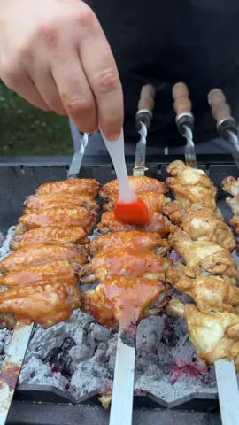 Ну це реально найкращий рецепт курячих крилець на мангалі🔥  У фользі смажити 25-30 хвилин 🙌