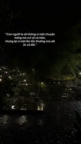 Nhiều lúc thấy thương bản thân kinh khủng, thương những gì mình đã trải qua, đã nỗ lực, đã cố chấp.  Thương thương 🍀