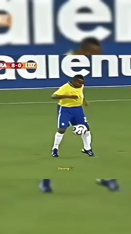 Robinho skills brazil 🇧🇷 ⚡️🔥 .. .. .. Robinho#skills #legend #brazil #viewsproblem😭 #fyp 