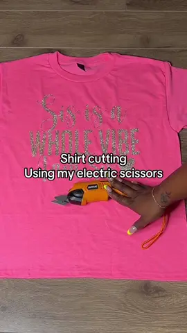 This made my life so much easier cutting up a shirt. #fyp #craftyhacks #DIY #electriscissors #graphictee 