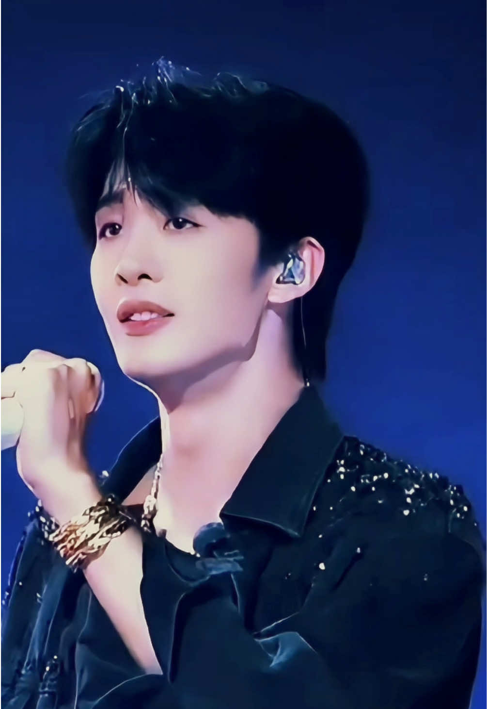 Practice…Single: 月亮照山川 [yuè liàng zhào shān chuān] “The moon shines on the mountains and rivers”…The Theasured Voice 6 ❤️ #月亮照山川 #王赫野 #wangheye #coversong #chinesesong 