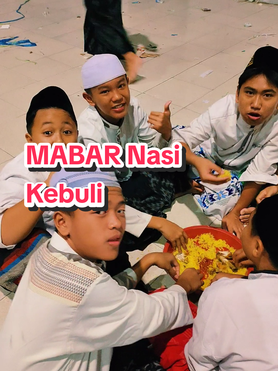 MABAR (Makan Bareng) serunya mondok ini gaes🤩😍 #storysantri #bismillahfyp #fypシ゚viral #maulidnabi #santrikeren 