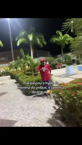 No perfil tem os 2 vídeos #meninadoonibus #5x1 #meninadapraca #cascavel #viral 