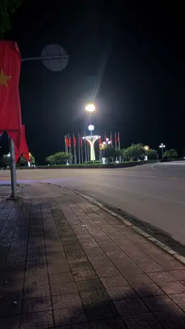 Túm cái váy lại là ko còn xe về Móng Cái, ăn nhẹ rồi lấy phòng nghỉ, MAI VỀ 😤